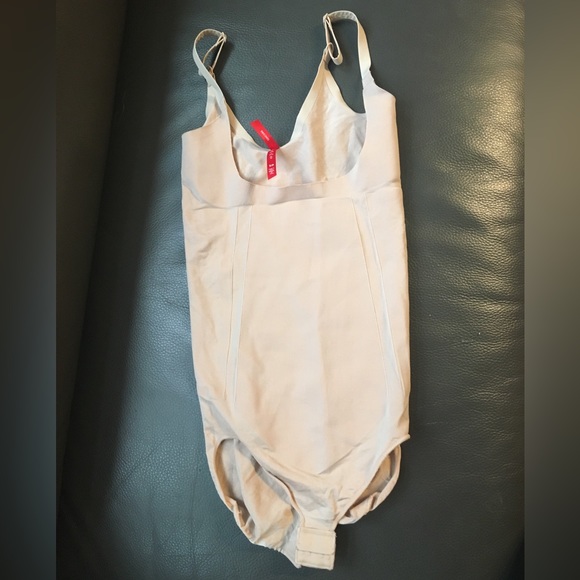 Spanx bodysuit in a tan cream color size Small Petite - Picture 1 of 12
